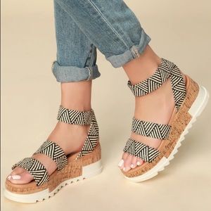 Brand New, Never Worn, Steve Madden Bandi Elastic Flatform Sandal, size 8.5